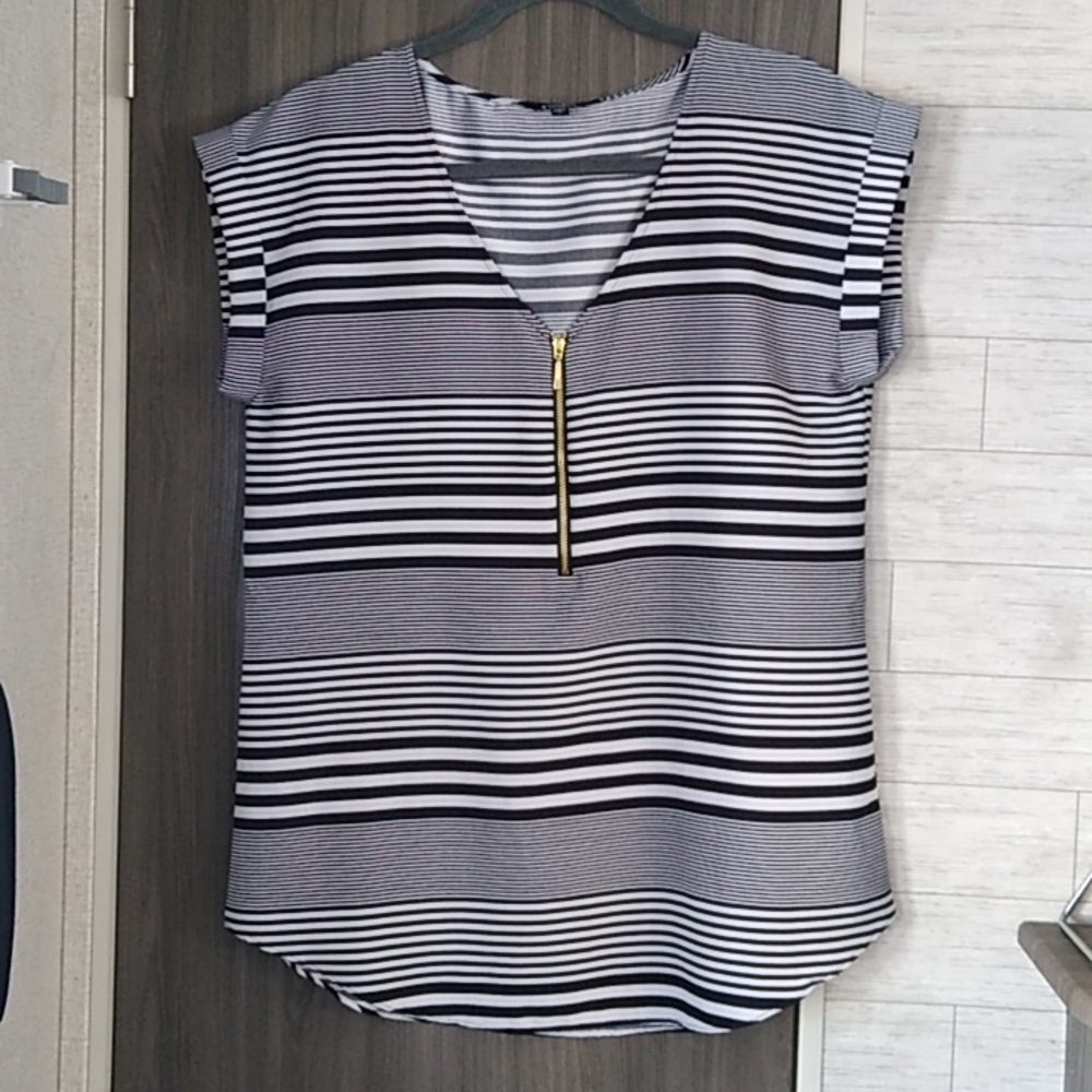Express shirt size M